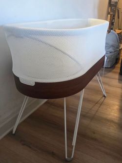 SNOO Smart Sleeper Bassinet – Excellent Condition
