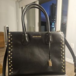 Black And Gold Micheal Kors Bag Mercer
