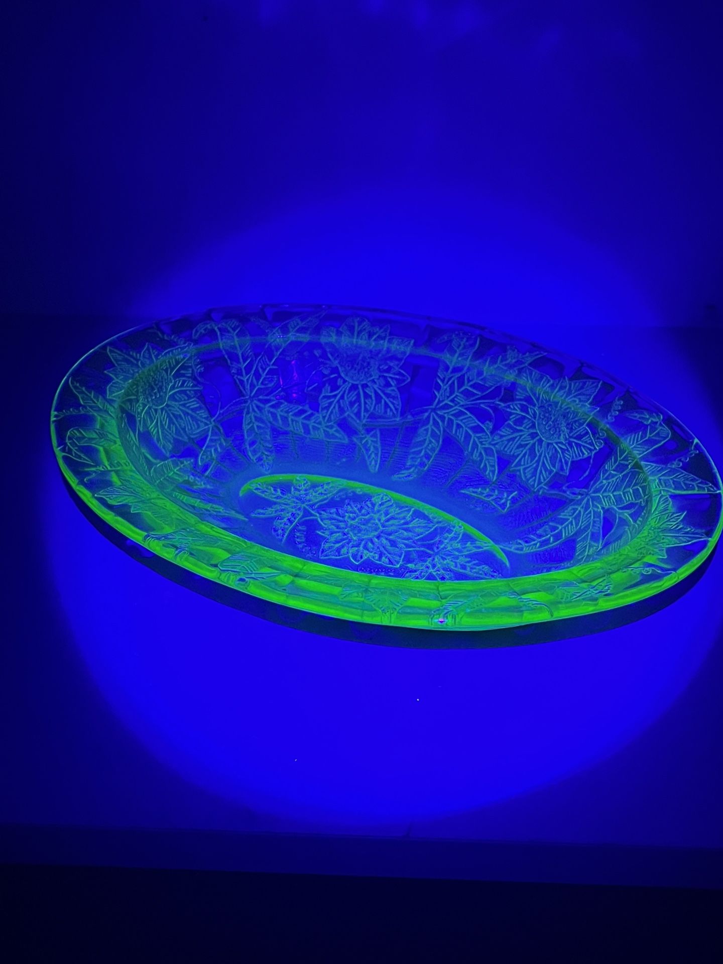 Vintage 1930s Jeannette Uranium Glass Oval Dish