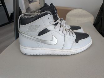 Jordan 1 Mid Pure Platinum Metallic Silver