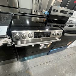 Brand New Sharp Electric Slide In Range
