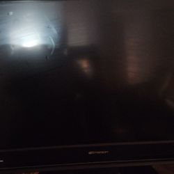 32 INCH TV WITH NO REMOTE $30.00 OBO