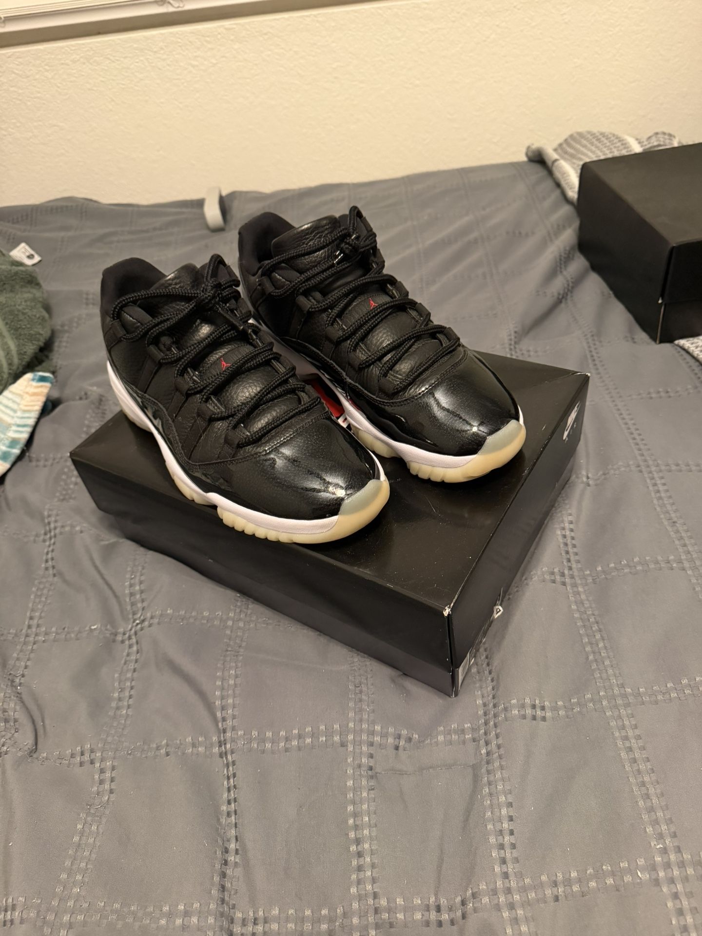 Mens Jordan 11 Low "72-10"