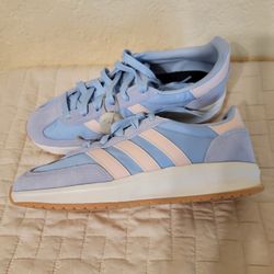 Adidas Women's Run 70s 2.0 Retro Sneaker. New. Size 7.5