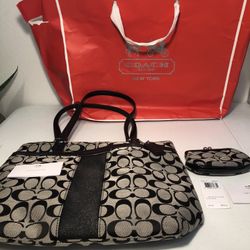 Brand New Authentic Coach Tote With Change Purse