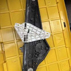 2012 To 2017 HYUNDAI VELOSTER RIGHT PASSENGER FRONT WINDOW REGULATOR 824022V000