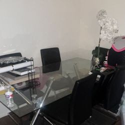 Glass Table EXCELLENT CONDITION 