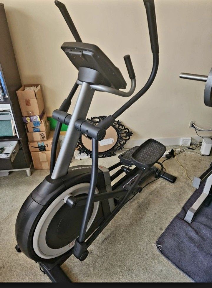 Elliptical machine with auto recline
Pro-form Carbon E7