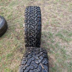 2 BF Goodrich Tires 30x9.5R15 LT
