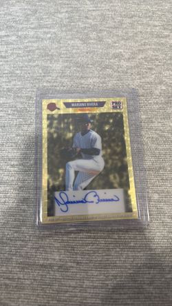 Mariano Rivera 1/1 gold vinal autograph card