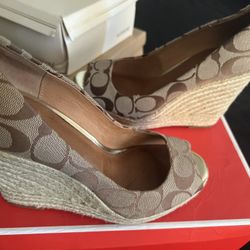 Coach Wedged Size 6