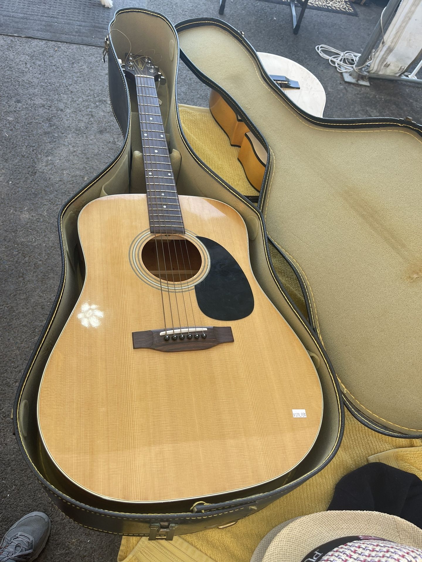 Diamond Acoustic Guitar With Case