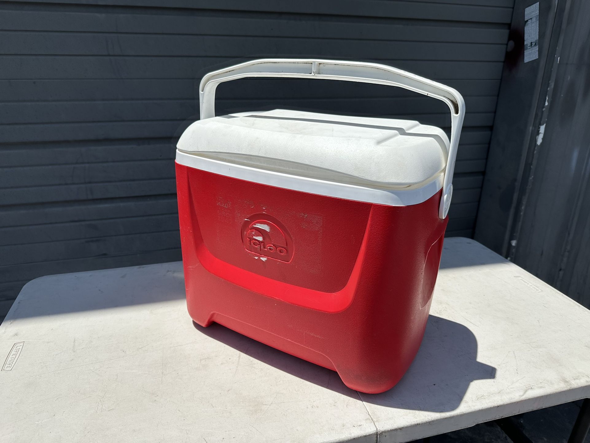 Igloo 28qt Ice Chest Cooler