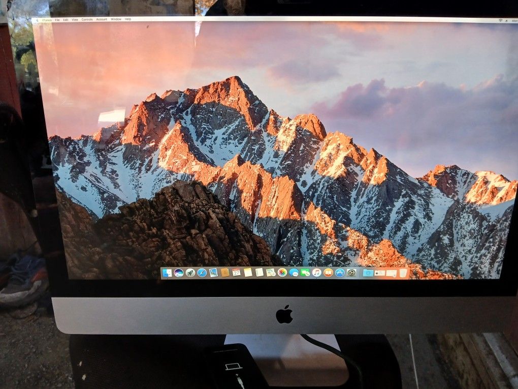 Apple iMac 27-inch (Late 2009, 8GB RAM, 3.06 GHz Core 2 Duo) - As-Is, No Accessories