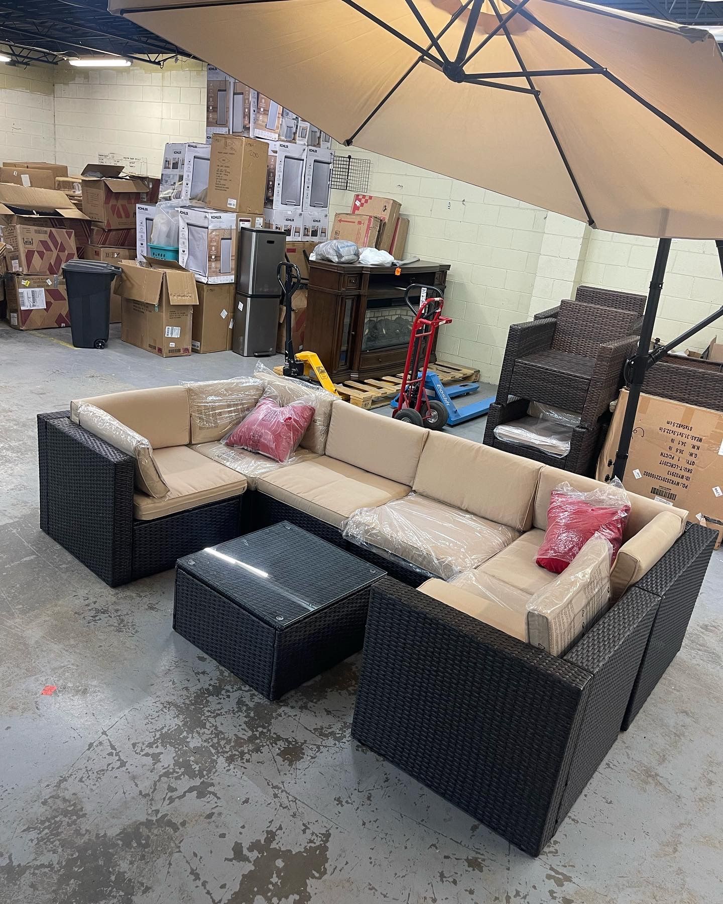 Patio Set New Assembled $699 Umbrella $99