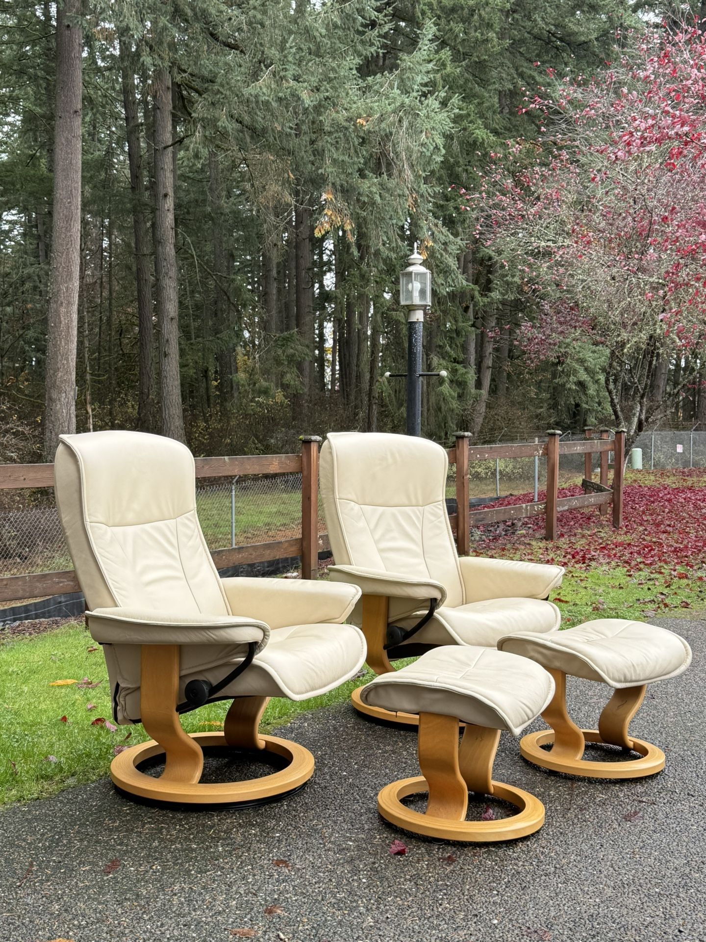 Ekornes Stressless Chair And Ottoman Set Of 2