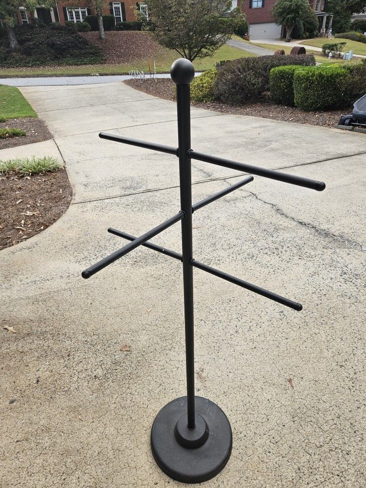 Towel Rack For Pool Or Hot Tub