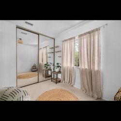 Stand Up Desk, Desk Chair, Mat $100