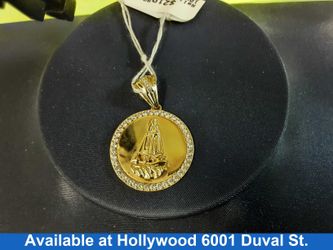 Religious Pendant - Yellow Gold 10k (.417) 2.2 grams