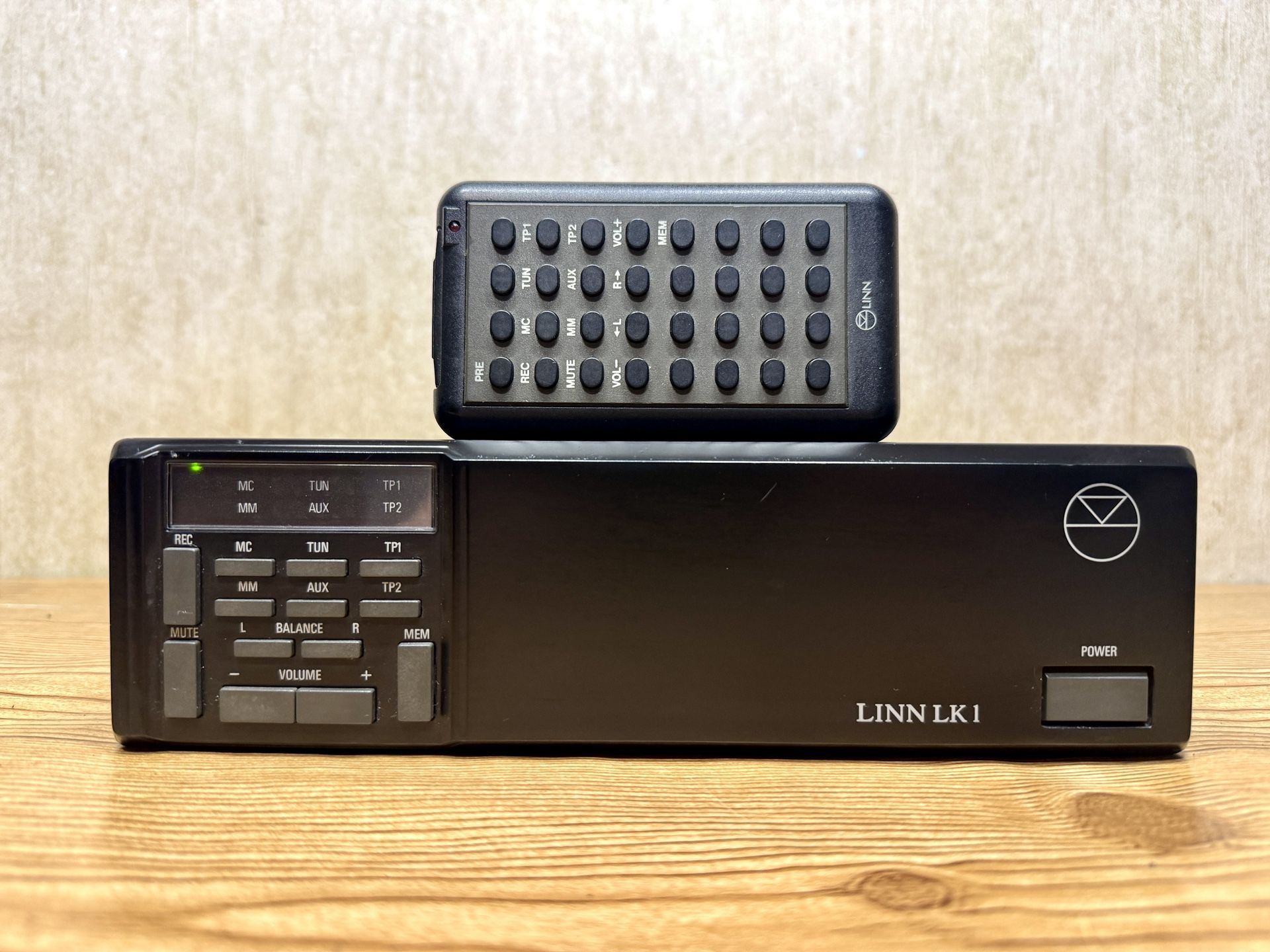 Linn LK1 Stereo Preamplifier w/ Remote & Cables