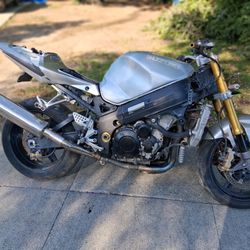 03 suzuki g s x r 1000.