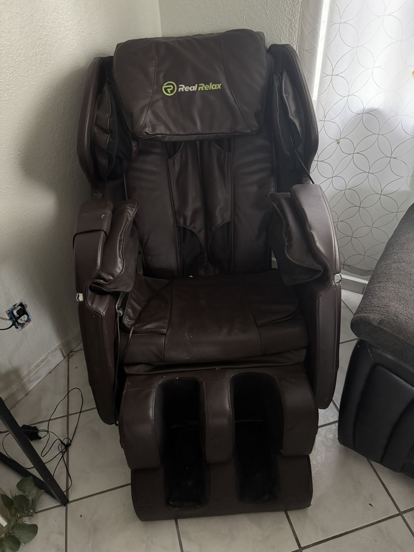 MASSAGE CHAIR FOR SALE!
