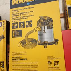 DEWALT STAINLESS STEEL WET/DRY VACUUM 30 L / 8 GAL