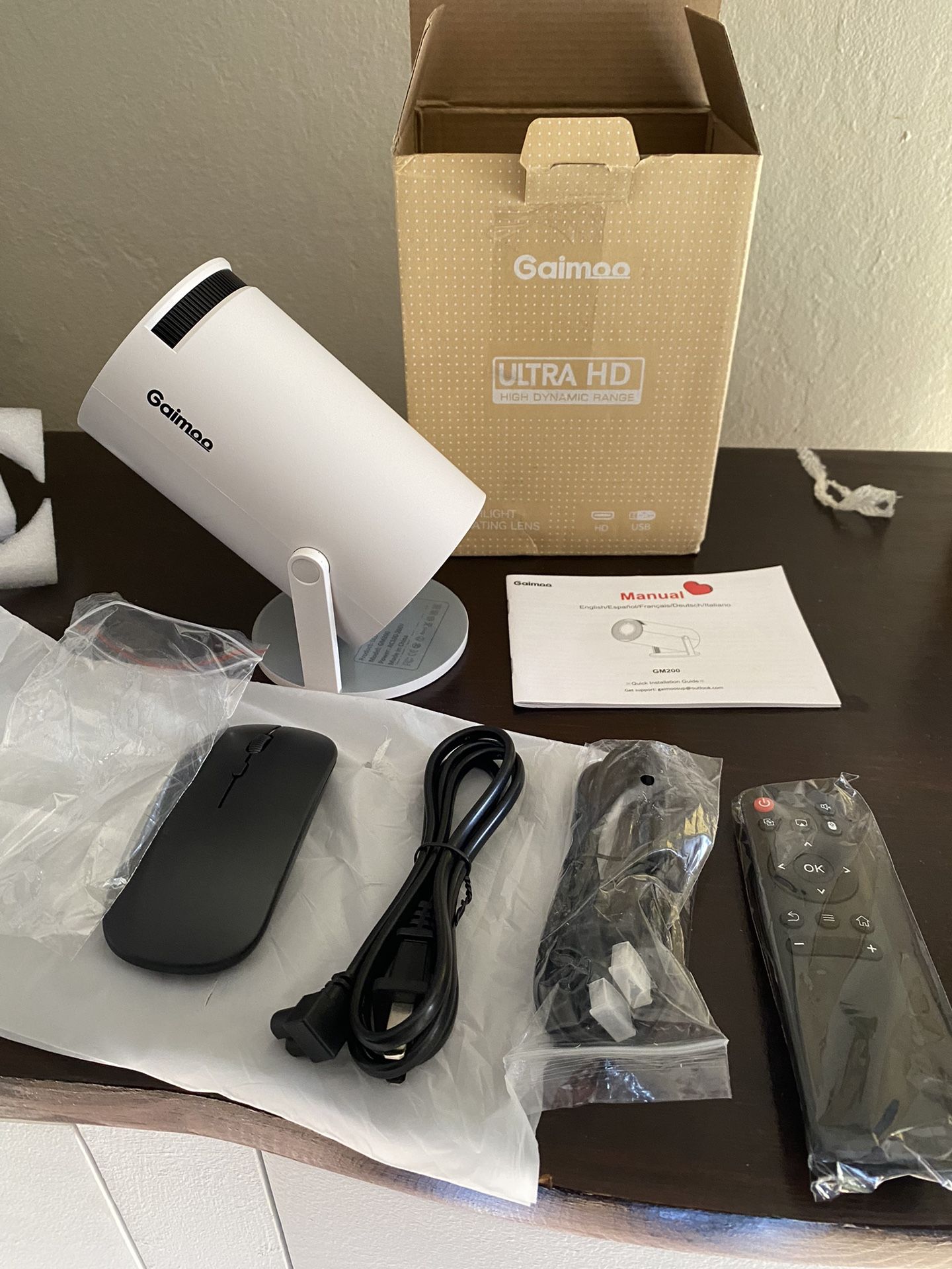 Hd Projector Gaimoo Home Theater Projector NEW IN BOX Tested! MAKE AN OFFER!