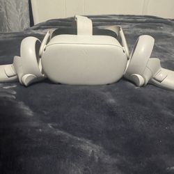 Oculus Quest 2, Games Included (Negotiable)