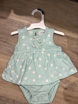 Brand New baby girl Carter’s dress size 3 months