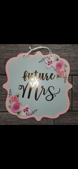 Future Mrs wall decor