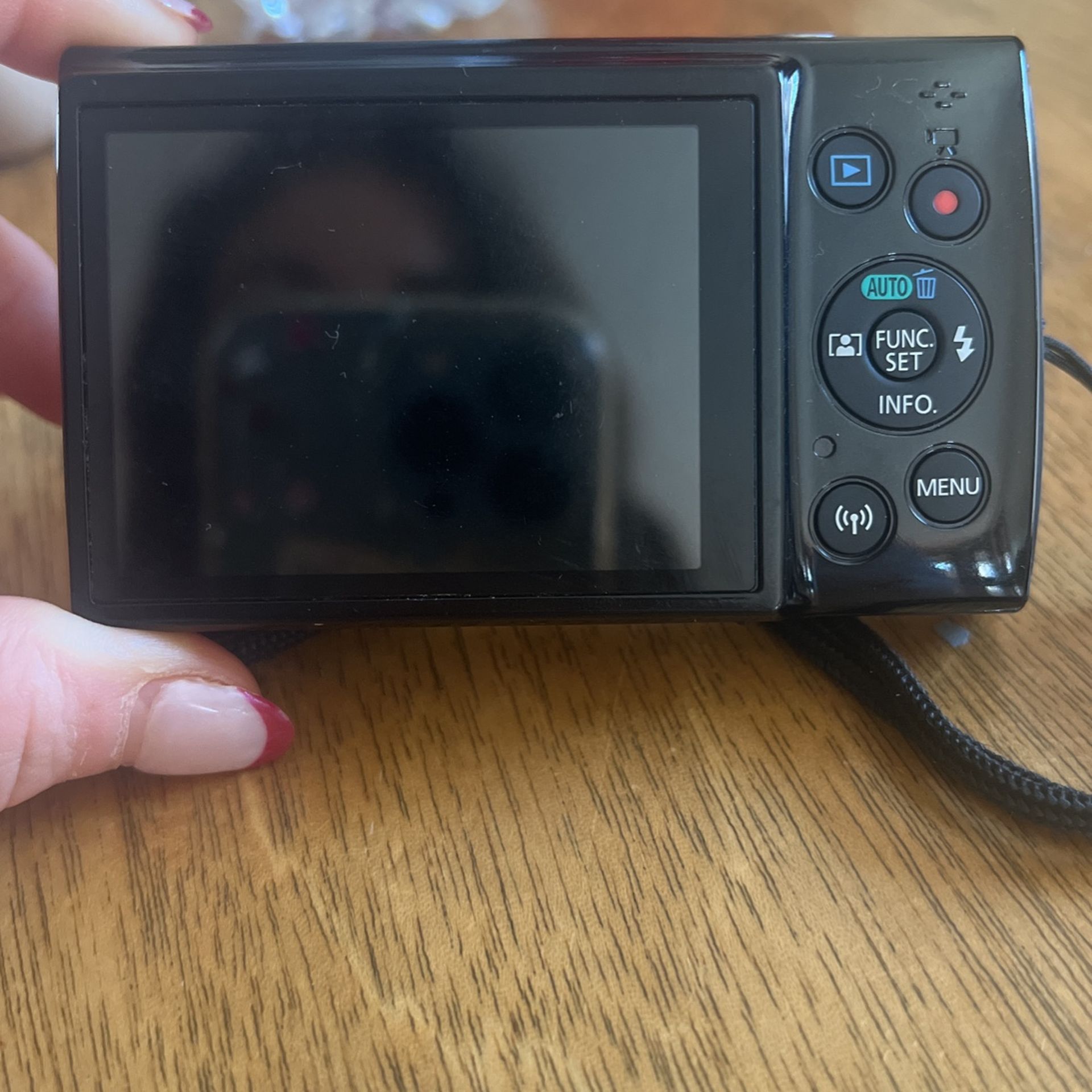 Canon Power Shot ELPH 190IS digital Camera