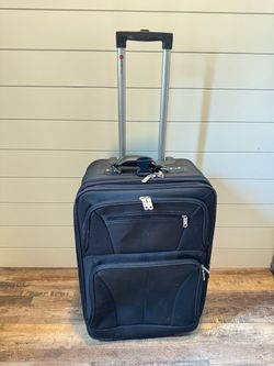 SwissGear Rolling Suitcase 25.5x16.25x9-11”