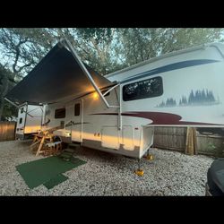 2006 Cardinal 36ft 2 bedrooms 1/2 bath Fifth Wheel 5th Camper OBO