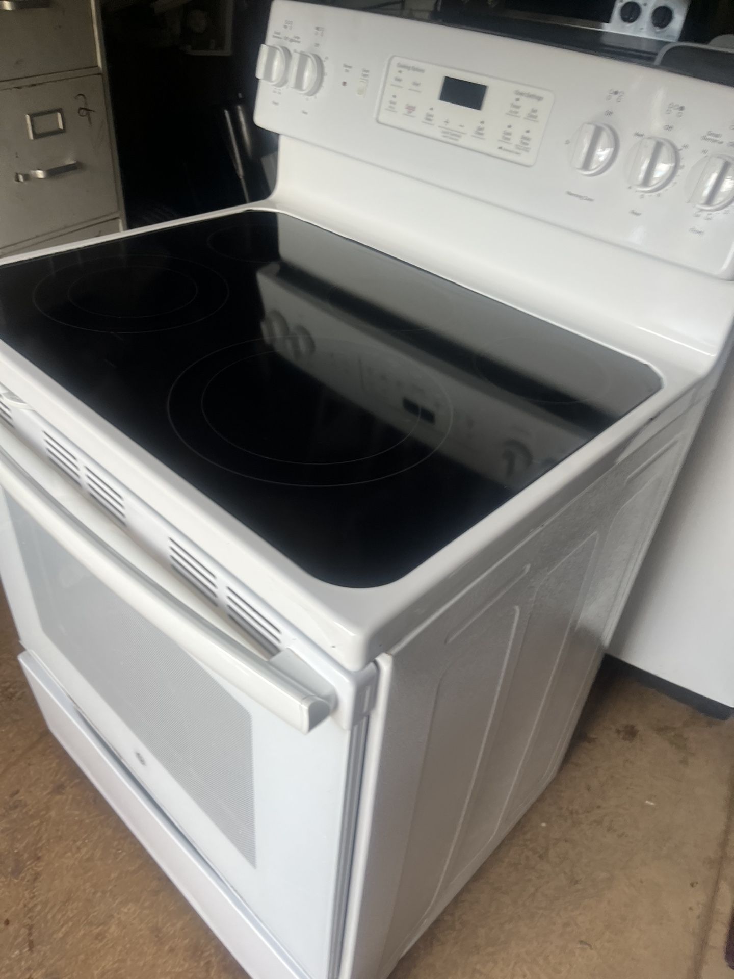 General Electric Stove Everything Works Great