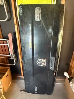 2016 dodge pick up truck tail gate