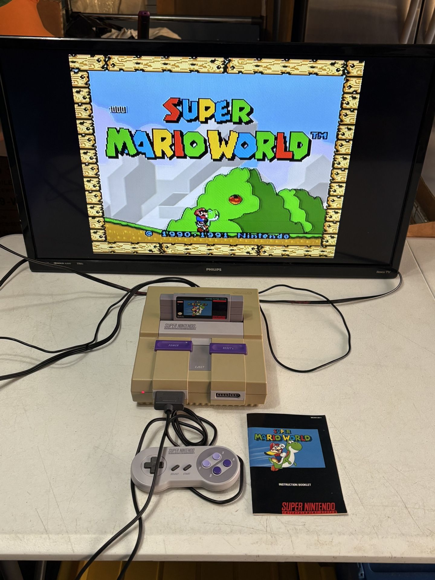 Super Nintendo SNS-001 console system with controller and game