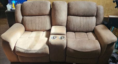 Reclining Loveseat with Center Console