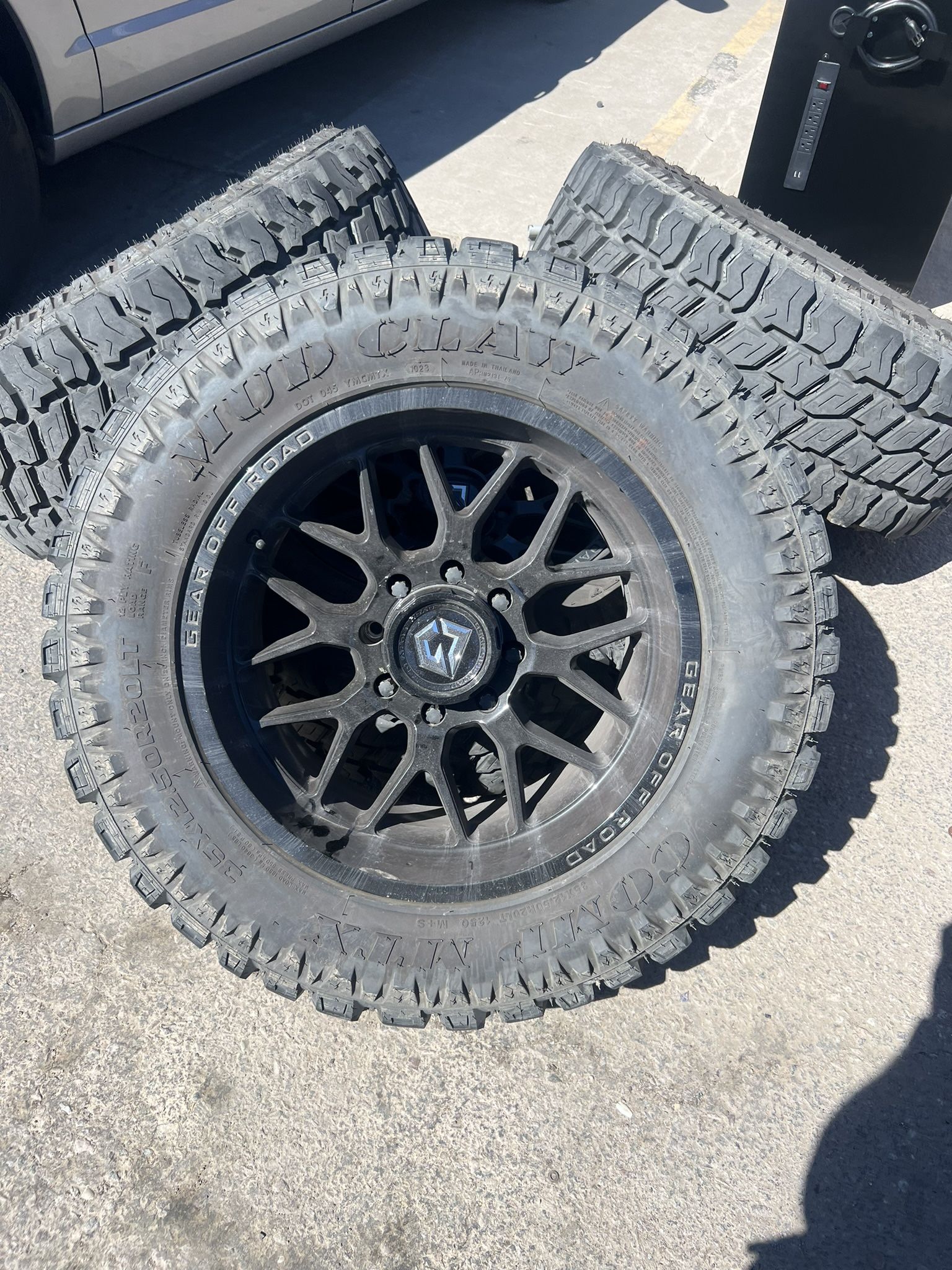8x6.5 20in Wheels And Tires 