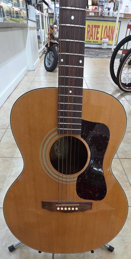 1982 GUILD GUITAR F30-NT