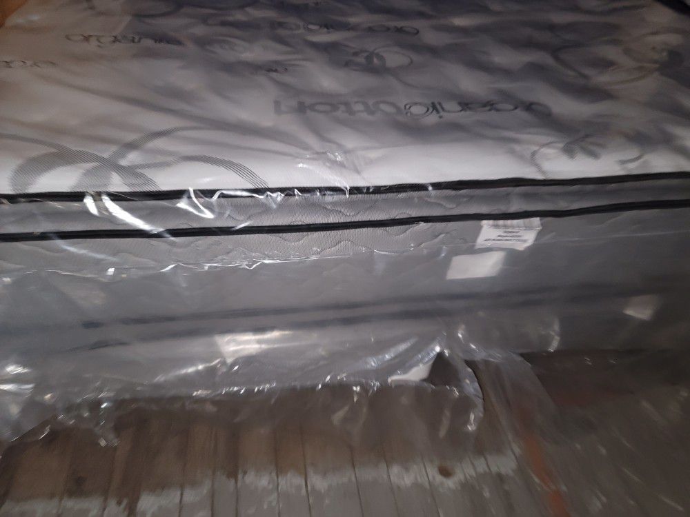 New Double Sided Pillow Top Mattress And Matching Box Springs 