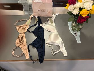 Intimissimi Italian Silk Bras 34B