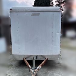 2005 6X10 Enclosed Trailer 