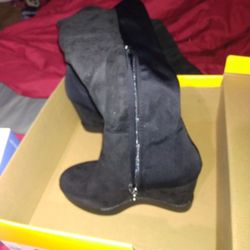 Size 8 Boots 15$