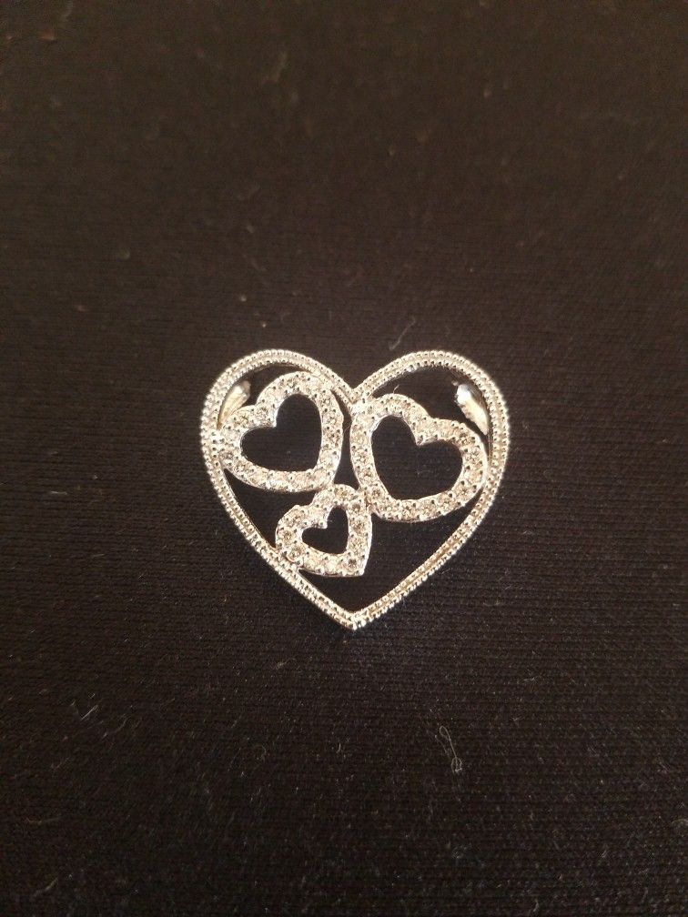14k White Gold Heart pendant