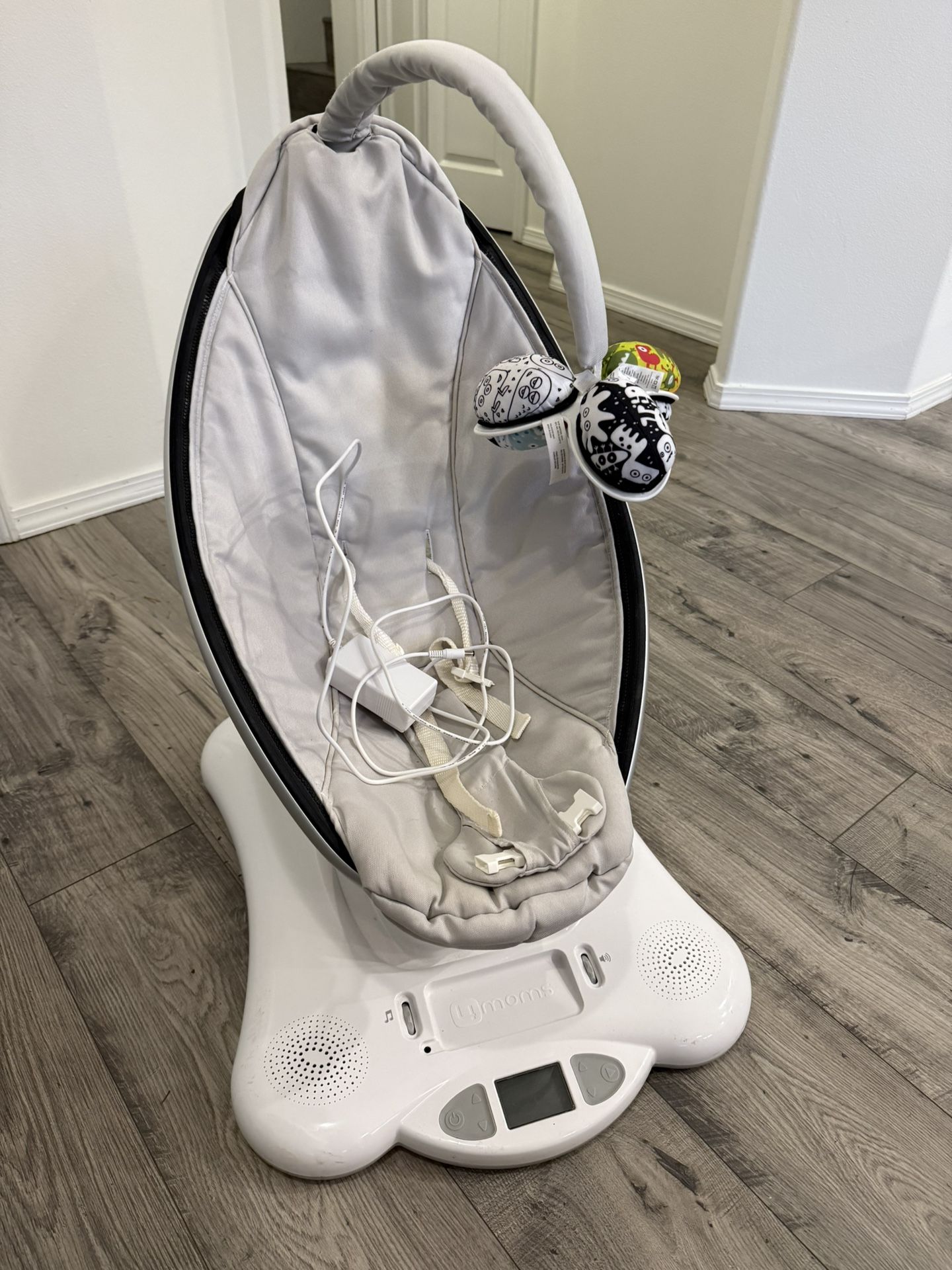 4moms Mamaroo Multi-Motion Baby Swing 