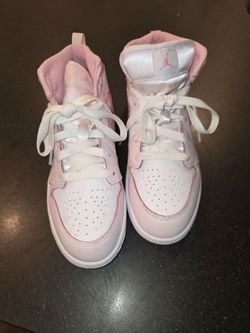 Nike Tennis Shoes