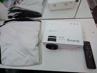 Bolun AuKing 1080P HD LCD Mini Projector With 100 Inch Projector Screen 