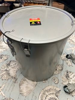 Brand new, never used VEVOR Fryer Grease Bucket, 16 Gal Oil Disposal Caddy with Caster Base, Carbon Steel Rust-Proof Coating, Oil Transport Container