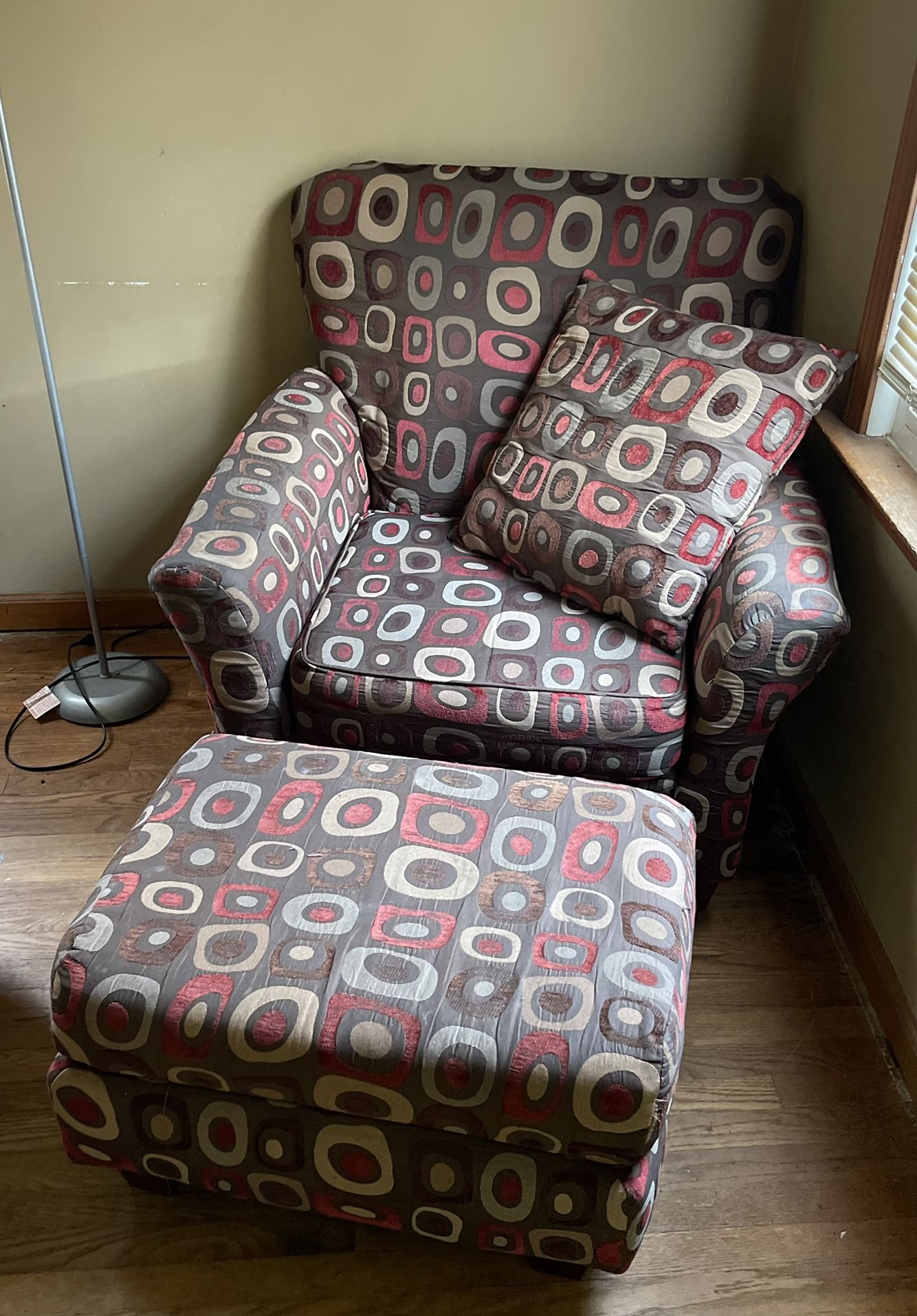 Chair With Ottoman $125